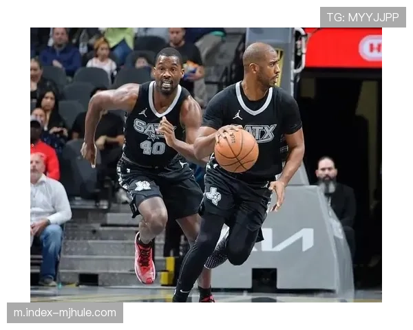 西部狂野：雷霆与马刺仍坚守不败领先！